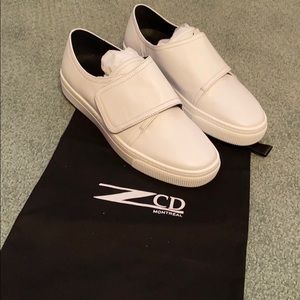 White leather sneakers with Velcro